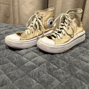 Woman size 7 beige converse